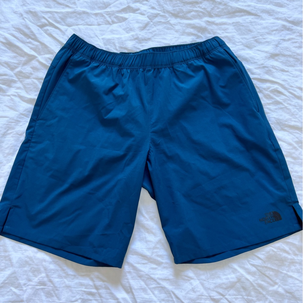 Like new the north face tech shorts in blue